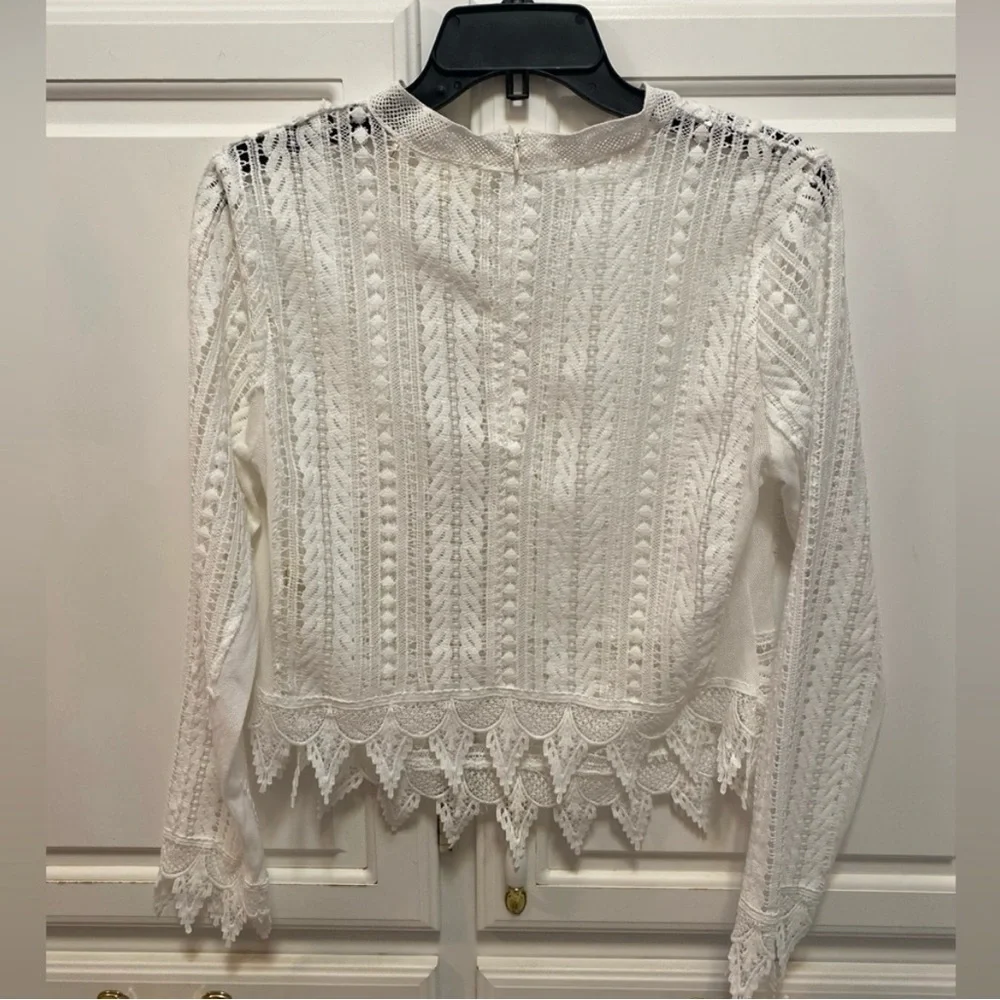 J.O.A. White Lace Blouse - Picture 4 of 7